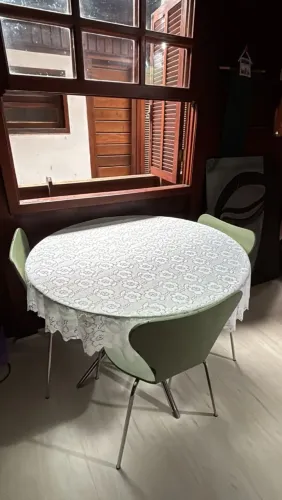 Mesa com 4 cadeiras