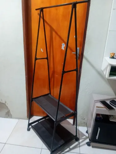 Vendo Arara Sapateira (usada) marcas de uso. Retirada no local