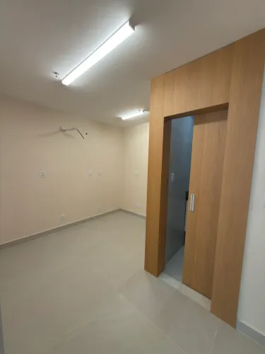 Alugo sala comercial no Arya Tower 