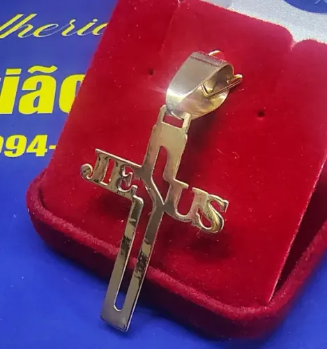 Pingente Jesus Cruz Religião Vazado Chapa Ouro 18 Kilates Peso 3.00 Gramas 28 mm Maciço   