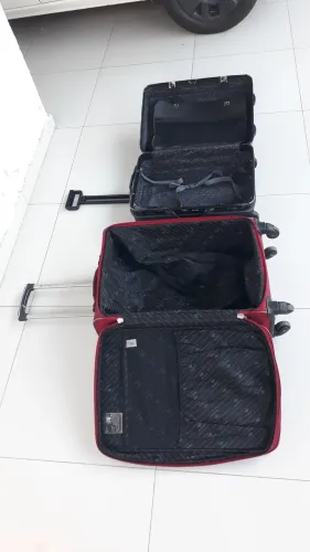 Vendo 2 malas ,100 reais cada uma 