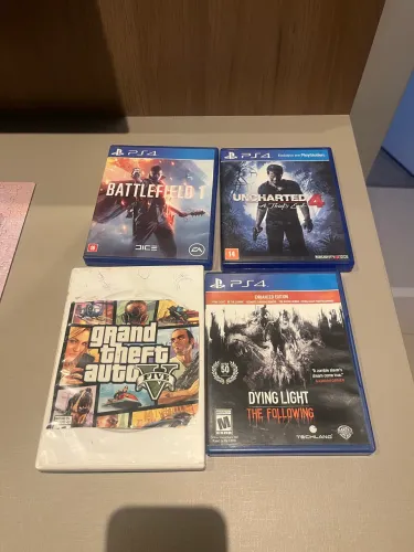 Ps4 Slim 2 controles + 4 jogos