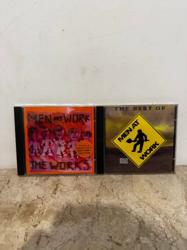 CD: The Best Of Men At Work + Men At Work The Works - Excelente Estado De Colecionador