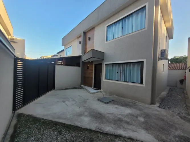 Casa Nova 3 Quartos com Planejados e Porcelanato no Village