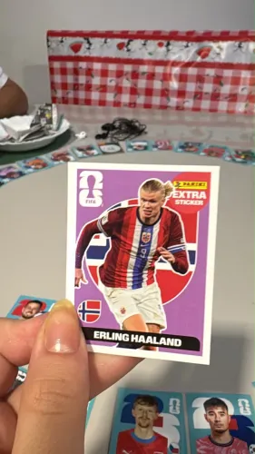 Figurinha Legend Erling Haaland Bordô