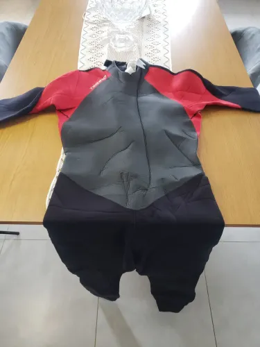 Roupa de neoprene da marca Tribord , tamanho GG (XL).