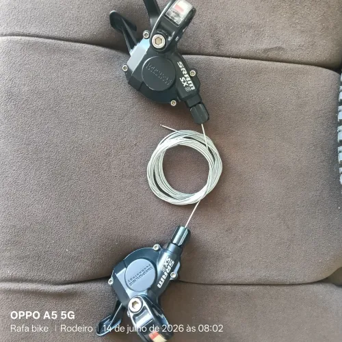 Câmbios dianteiro e traseiro e par de alavanca