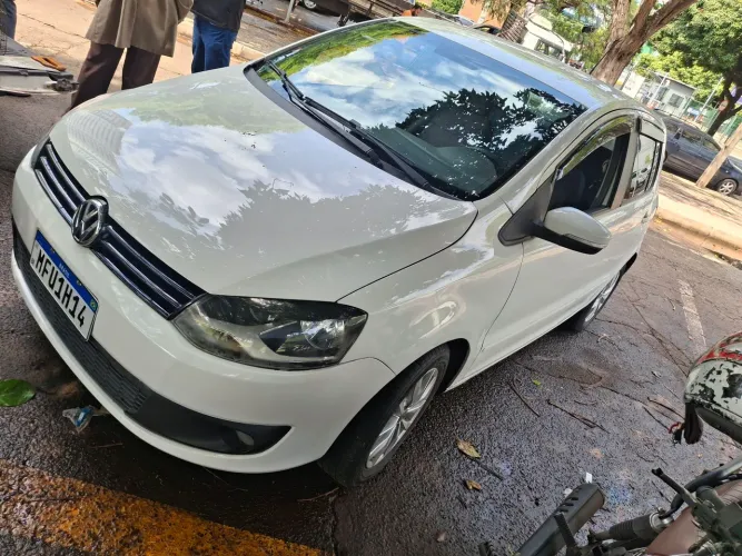 Volkswagen Fox 1.6 MI I Motion Total Flex 8V 5P 2014