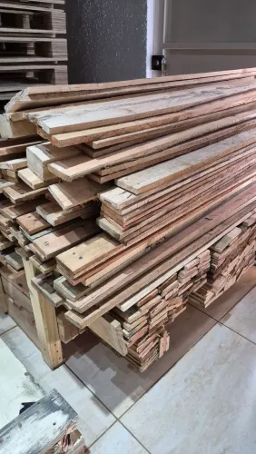 Ripas de paletes madeira eucalipto medidas 1mt * 1.10mt * 1.20mt, 2.00 reais cada.