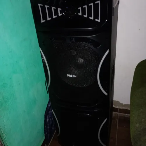Vendo caixa de som novinha ela pegando tudo lede tudo funcionando 