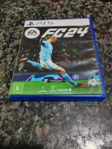 Vende-se 2 jogos de Playstation 5, sendo eles o EA FC24 e o GTA 5