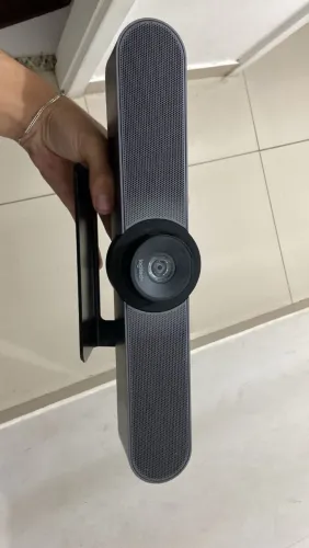 Ele é um projeto é uma câmera de videoconferência<br> Com caixa de som