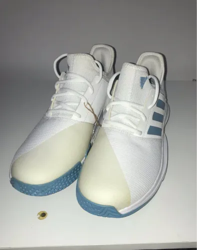 Tênis adidas