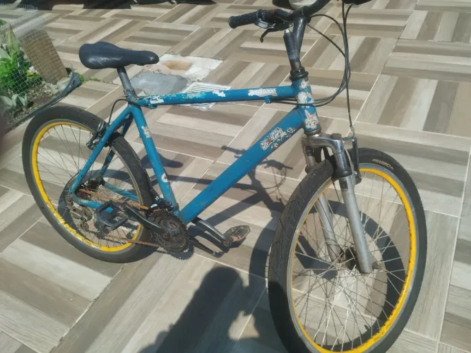 Bicicleta aro 26 azul, semi nova