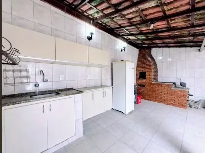 EXCELENTE CASA GEMINADA A VENDA NO BAIRRO CASTELO