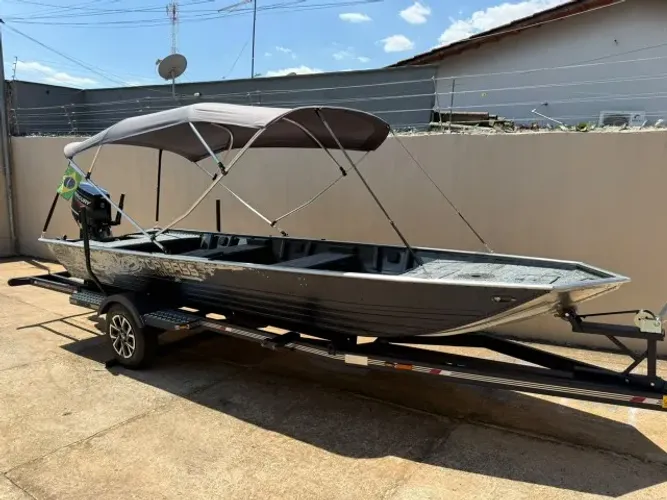 Conjunto Completo - Canoa 5,5 m + Mercury 50 HP 2026 + Carreta Premium