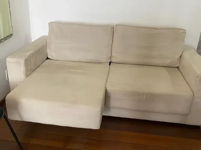 Sofá retrátil, não sintético.