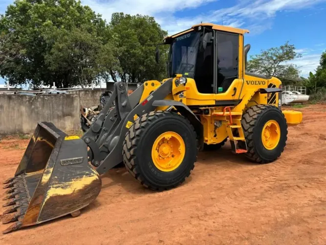 PÁ CARREGADEIRA VOLVO L60F