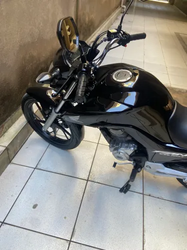 Vendo moto CG , único dono moto sem detalhes