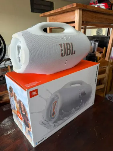 Caixa de som Bluetooth JBL bom box 4