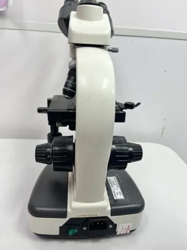 Microscópio Biologico Trinocular + camera OPTON 