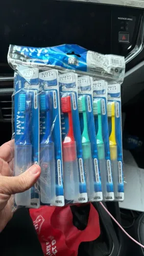 Escova dental Navy+fresh é uma opção ótimo cuato benefício. Elogiada por economia.