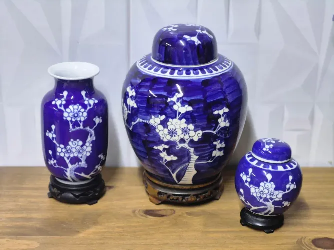 Lindas peças em porcelana chinesas com peanha