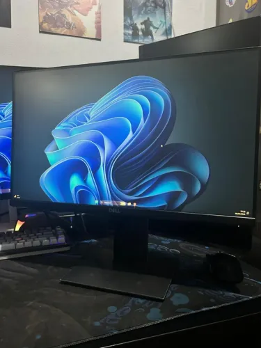 Monitor DELL 22 polegadas borda infinita + suporte ajustável (LINHA DE PIXEL)