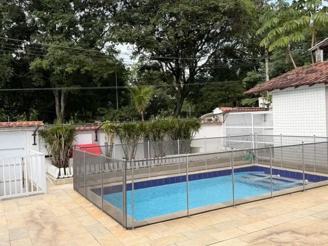Casa no Condomínio Paraíso - 4 Quartos, sendo 1 Suíte - Freguesia - Jacarepaguá