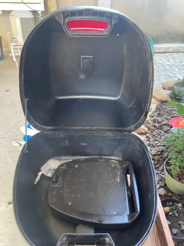 Vendo caixa pra moto