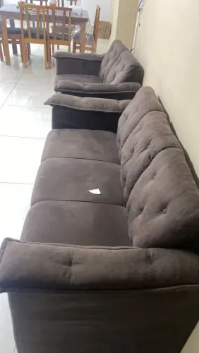 Vendo jogo de sofá 2 e 3 lugares com pouco tempo de uso