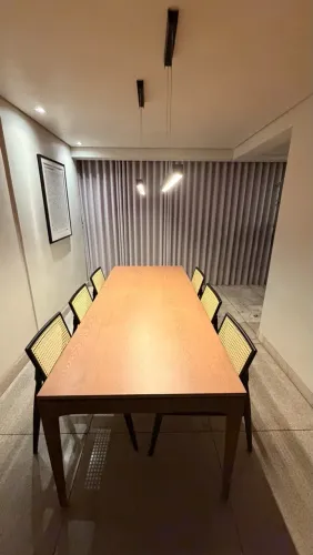 Mesa de jantar (Marca Líder) 210 x 90cm (as cadeiras não estão a venda, nem inclusas)