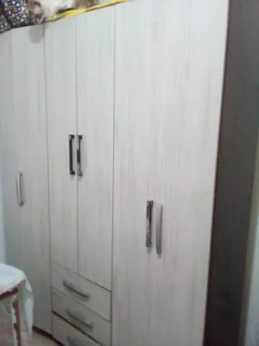 Dois guarda roupa