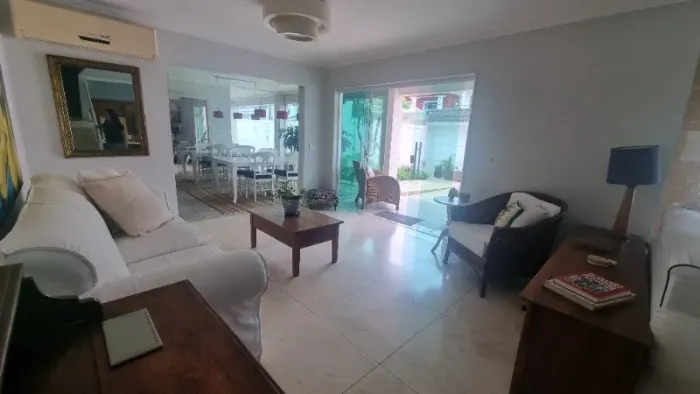 Casa de Luxo em Condomínio Vargem Pequena - 4 quartos, 3 suítes, 3 salas, 4 banheiros, 2 v