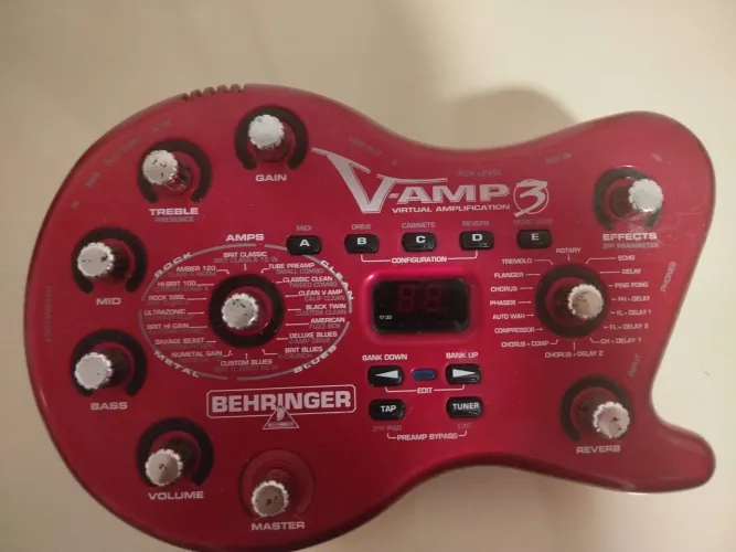 Pedaleira de guitarra Behringer V-Amp 3