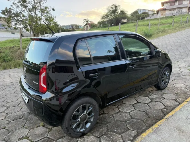 Volkswagen Up! High I Motion 1.0 T. Flex 12V 5P 2015