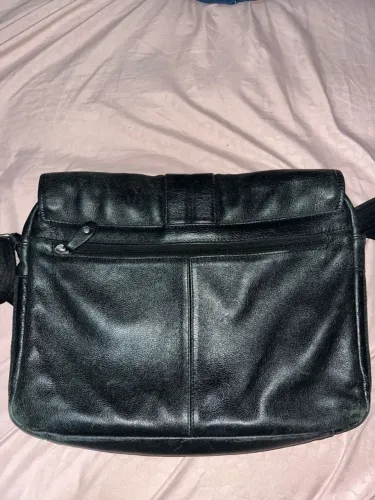 Bolsa Carteiro / Pasta Executiva de Couro (Preta) - Espaçosa e Estilosa