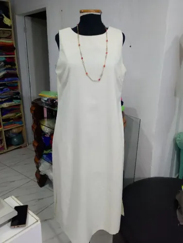Vendo vestidos em linho