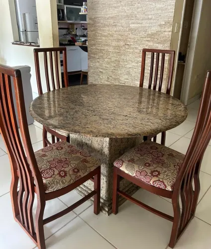 Mesa de Granito Branco Dallas com 4 lugares