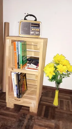 Estante Organizadora Vertical em Pinus - Organização Inteligente e Prática!