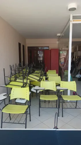 Lote ou Unidade: 32 Carteiras Escolares Universitárias (R$ 180,00/unidade)