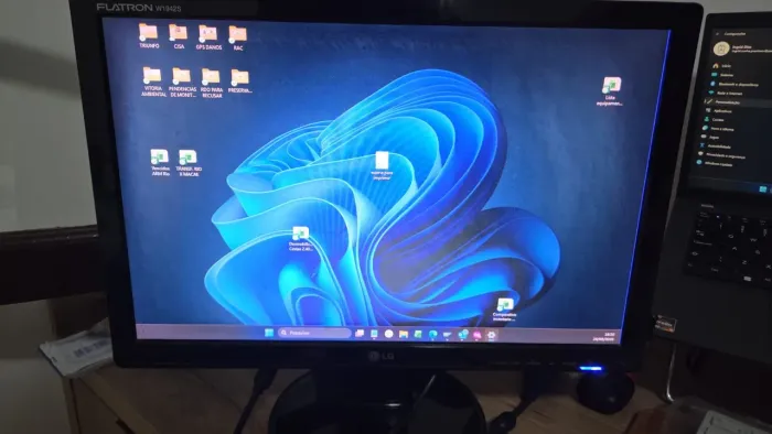 Monitor LG 19" Flatron W1942S - Acompanha Cabos (Ideal p/ Estudo/Trabalho)