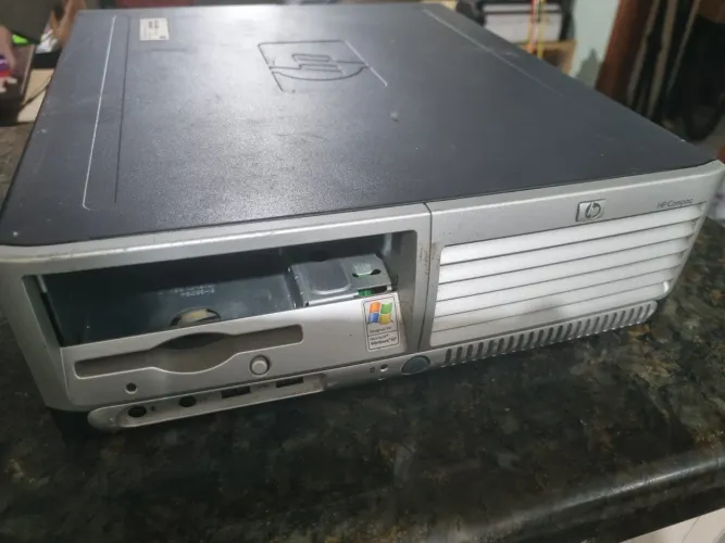 Gabinete desk HP Pentium 4 no estado sem teste