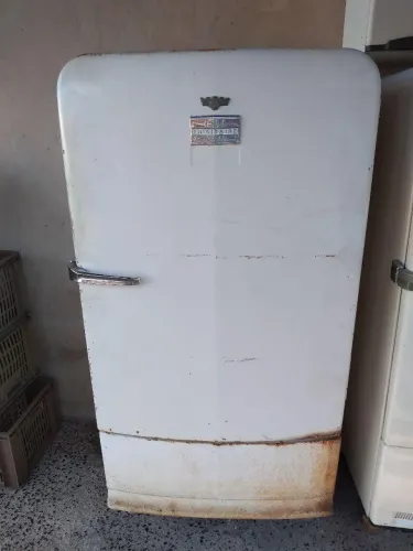 Vendo duas geladeira antiga para restaurar 