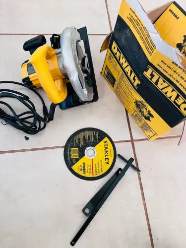 Serra Circular 7 1/4 1400w Dwe560 Dewalt 220v