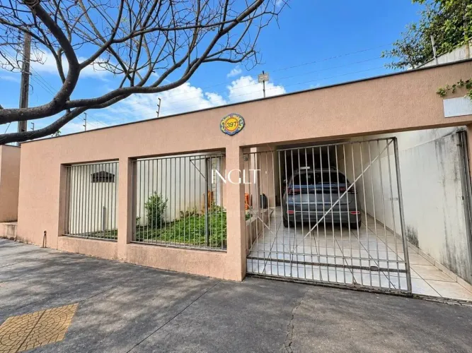 Casa com 3 Quartos para alugar, 167 m² por R$ 4.500/mês - Jardim Petrópolis - Londrina/PR