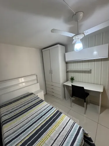 Alugo quarto (Masculino) mobiliado próximo a UEM ideal p estudantes e pós graduando