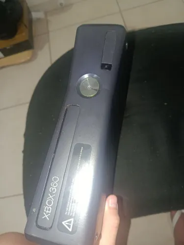 Vendo o Xbox 360 desbloqueado, com kinnect, jogos e com o controle
