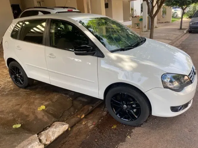 Volkswagen Polo 1.6 Mi/s.ouro 1.6 MI Tot.flex 8V 5P 2013