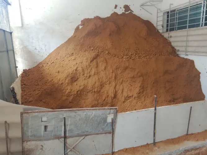 DOAÇÃO Barro vermelho no IBURA